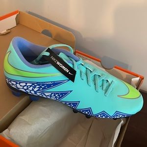 New in box size 11.5 women’s soccer spikes